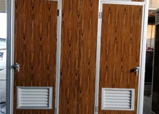  移動廁所、崗?fù)?